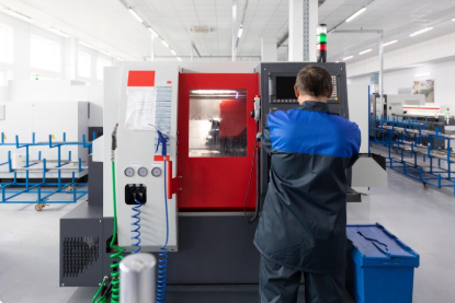 Assistência técnica em máquinas CNC para otimização do seu negócio